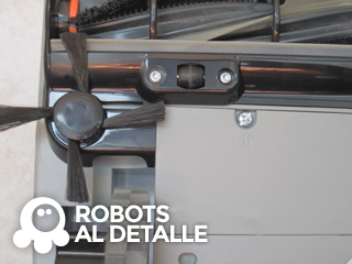 Robot aspirador Neato Botvac 85 detalle cepillo lateral