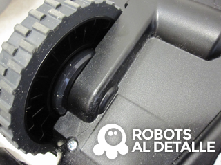 Robot aspirador Samsung Powerbot VR9000 detalle rueda motriz