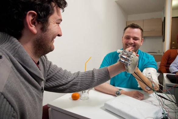 Científicos italianos crean un brazo robótico que devuelve el sentido del tacto