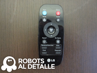 robot aspirador LG Hombot Square VR6470LVMP mando a distancia