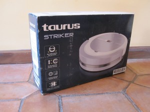 Caja del robot Striker de Taurus